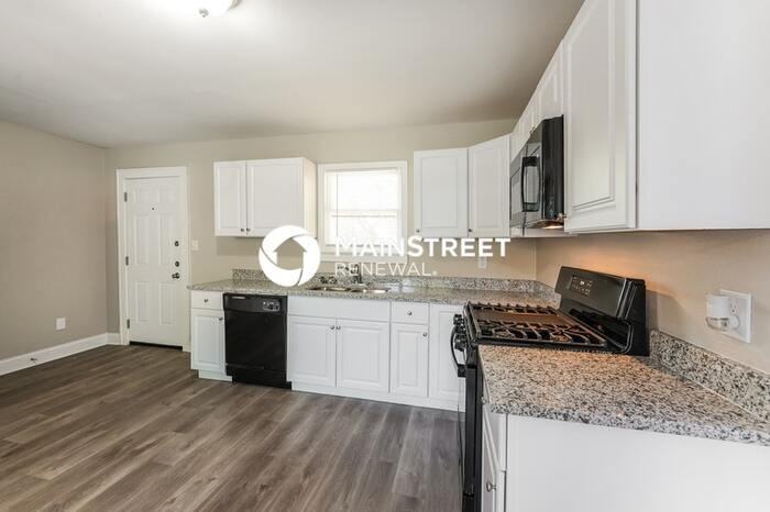 102 Barton St - Photo 7 of 17