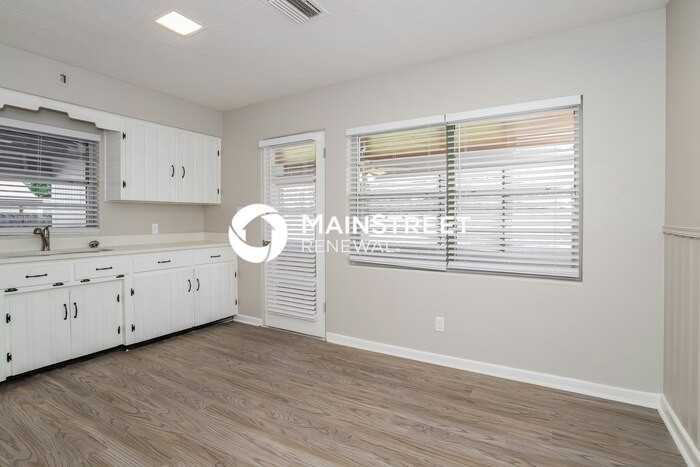 4435 Fairview Avenue - Photo 5 of 17