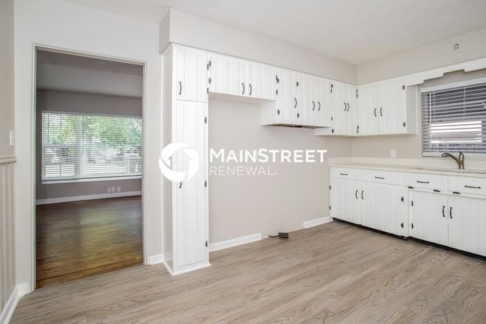 4435 Fairview Avenue - Photo 6 of 17