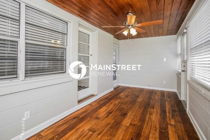 4435 Fairview Avenue - Photo 7 of 17