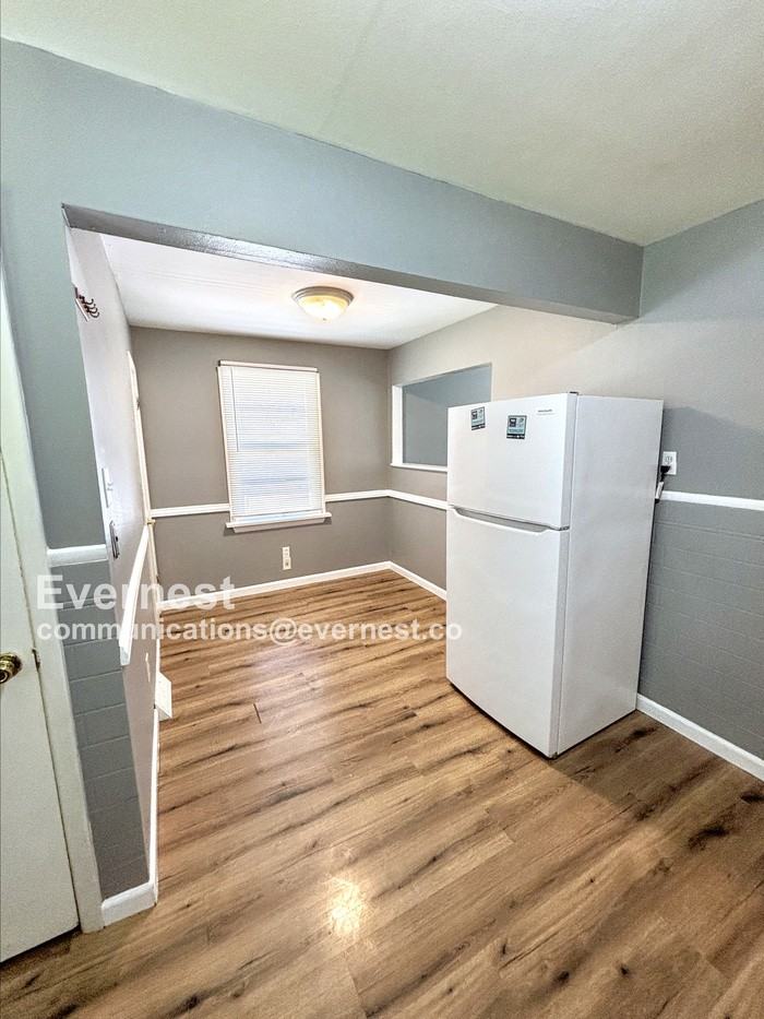 1142 Maple Ave - Photo 3 of 19