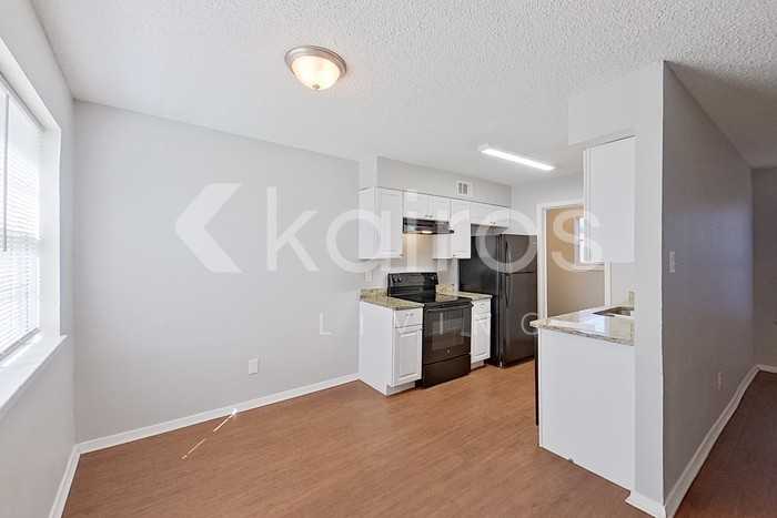 834 Courtenay Pl - Photo 7 of 24