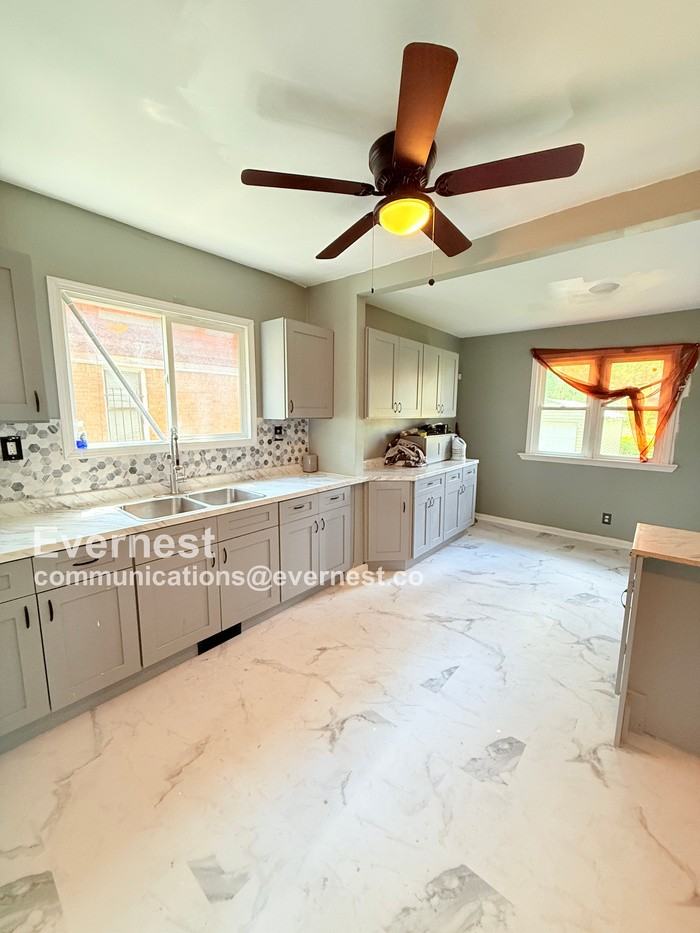 12653 Waltham St - Photo 3 of 27
