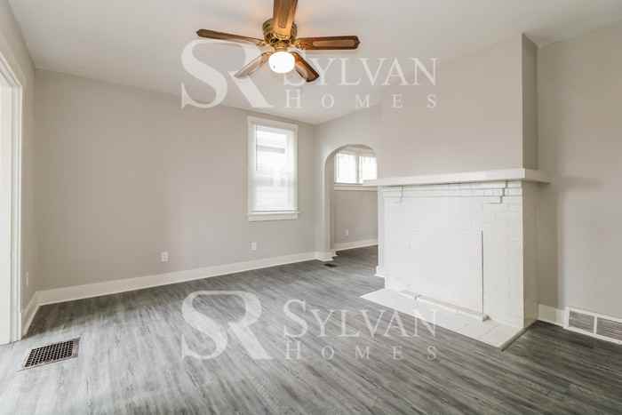 337 Parallel Ave - Photo 3 of 15