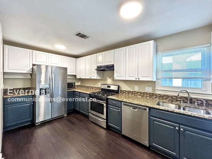 2701 Deeringhill Dr - Photo 2 of 25