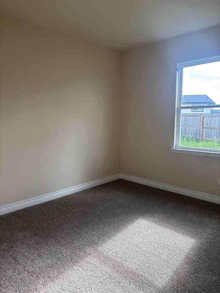 105 Troubadour Ln - Photo 4 of 10