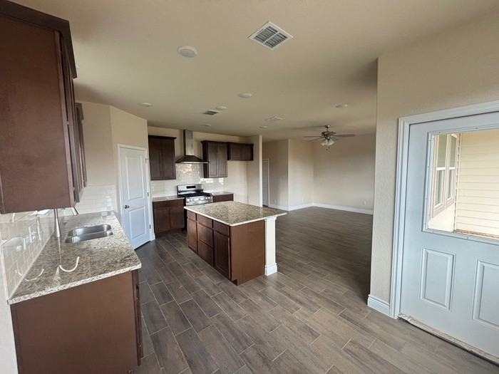 105 Troubadour Ln - Photo 5 of 10