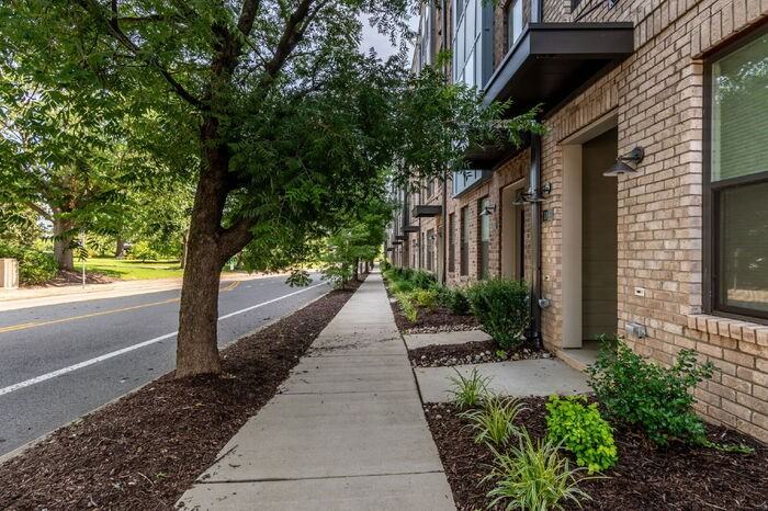 1013 N Lombardy St #B - Photo 2 of 33