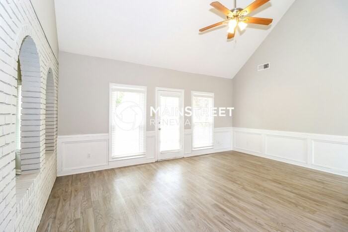 6753 Devenshire Lane - Photo 3 of 17