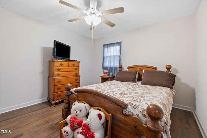 825 Parkwood St - Photo 2 of 5