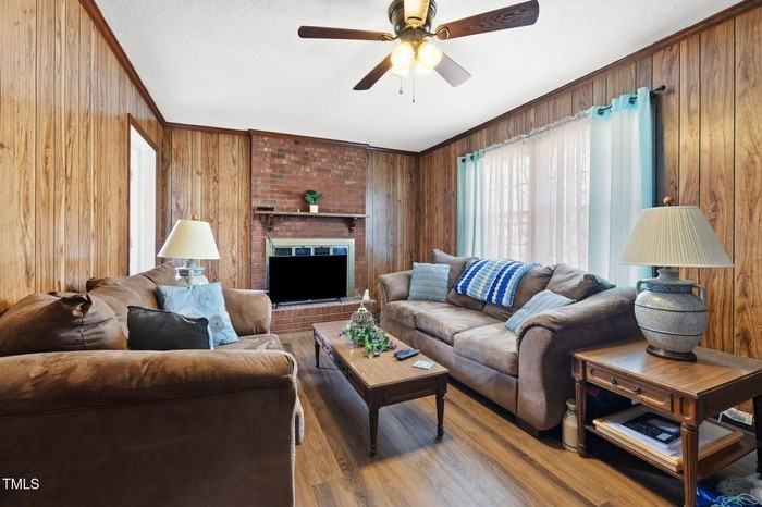 825 Parkwood St - Photo 3 of 5