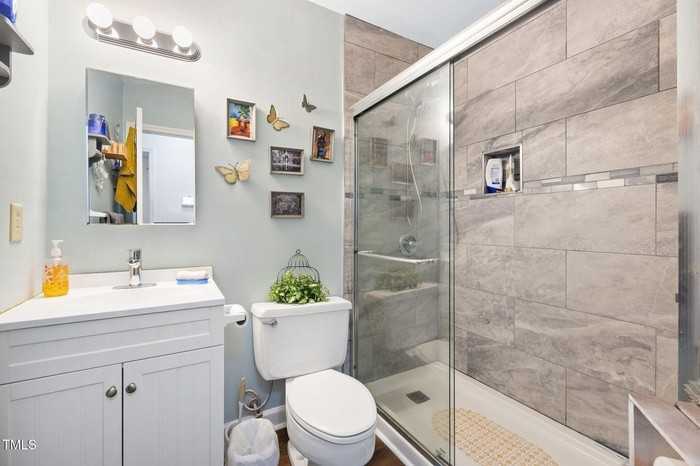 825 Parkwood St - Photo 4 of 5