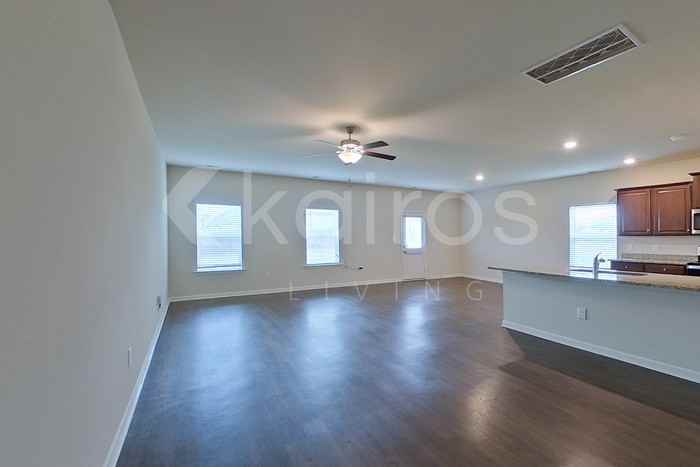 1067 Pilgrim Ln - Photo 2 of 22