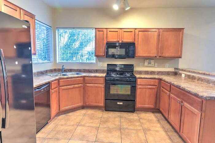 137 E Camino Del Abedul - Photo 7 of 32