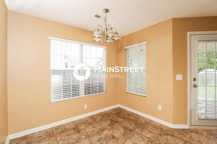 604 Nova Ave - Photo 4 of 16