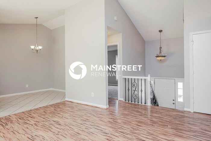 7809 Foxwood Dr - Photo 3 of 17