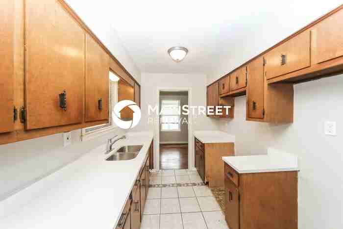 3045 Beauchamp Dr - Photo 5 of 16