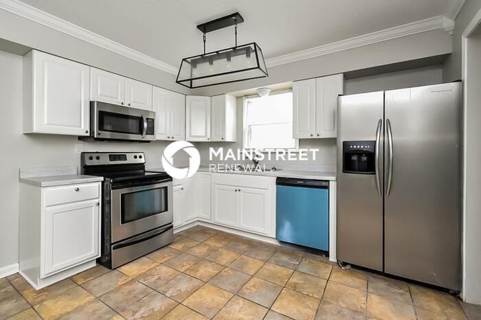 4521 Tammy Ln - Photo 5 of 17