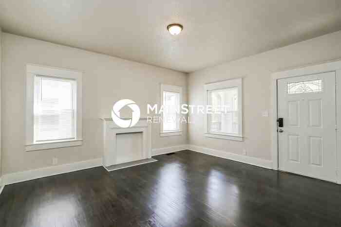 637 Lindell Ave - Photo 4 of 20