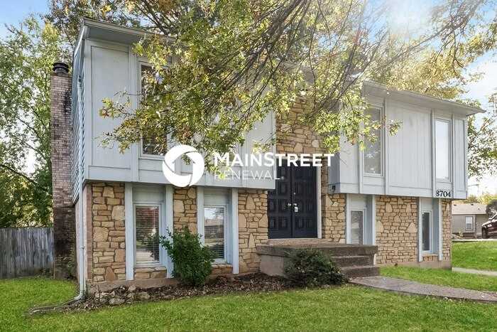 8704 Four Oaks Court - Photo 2 of 17