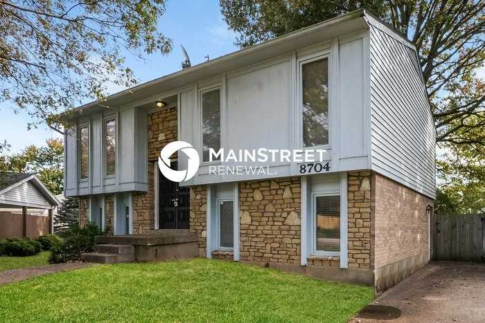 8704 Four Oaks Court - Photo 3 of 17