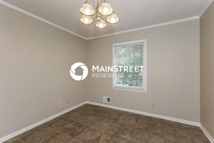 8704 Four Oaks Court - Photo 5 of 17