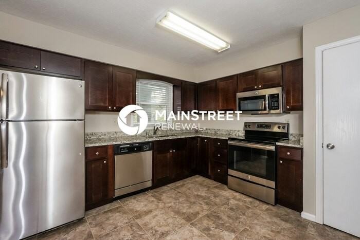 8704 Four Oaks Court - Photo 7 of 17