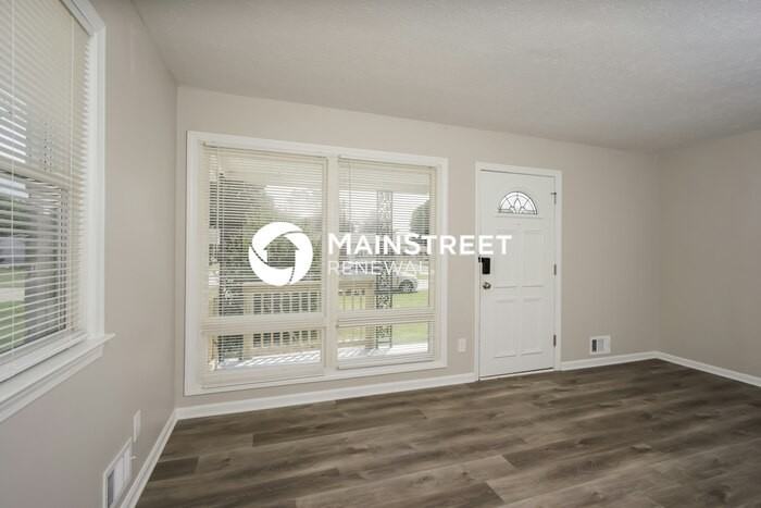 8300 Pandorea Dr - Photo 3 of 17