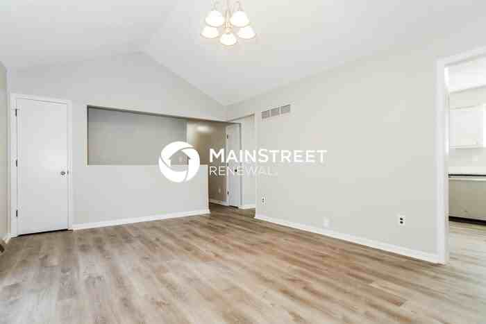 305 Southeast Westminister Road - Photo 4 of 17