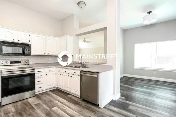 8102 Lake Bend Dr - Photo 5 of 16