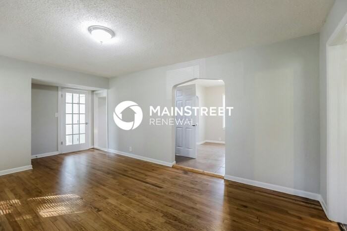 5212 North Spruce Avenue - Photo 3 of 18