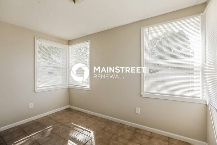 5212 North Spruce Avenue - Photo 7 of 18