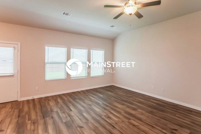 2116 Bellatrix Dr - Photo 2 of 17