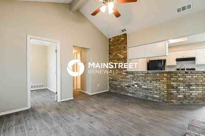 103 Meadow Dr - Photo 2 of 16