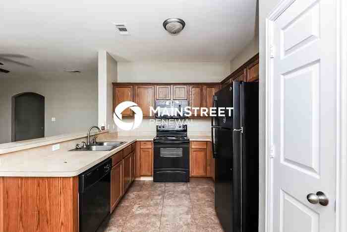 213 Kennedy Dr - Photo 6 of 16