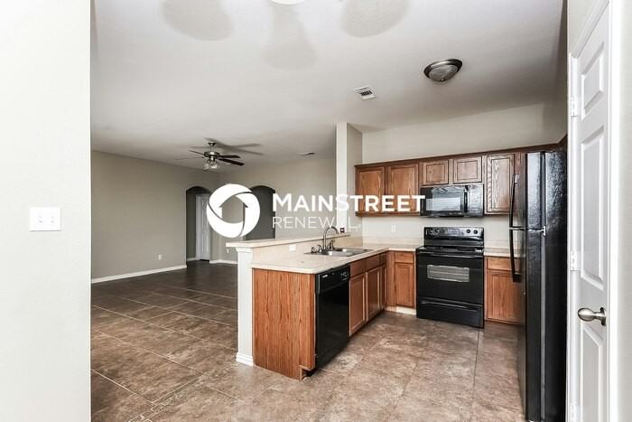 213 Kennedy Dr - Photo 7 of 16