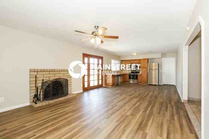 18048 North 50th Avenue - Photo 4 of 15