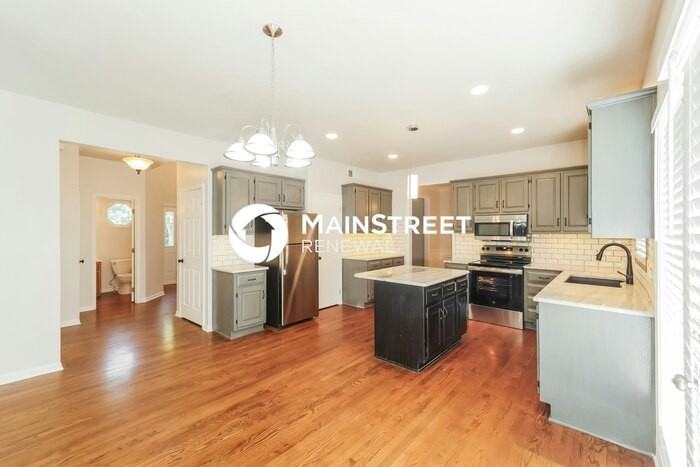 6603 West 156th Street - Photo 5 of 19