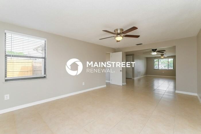 3048 Salisbury Dr - Photo 3 of 16