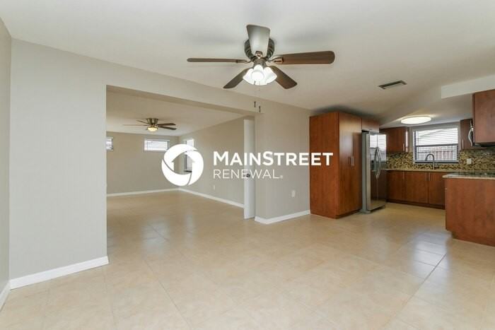 3048 Salisbury Dr - Photo 4 of 16