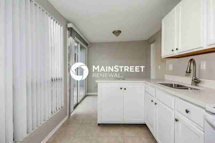 6813 North Clearview Avenue - Photo 6 of 16