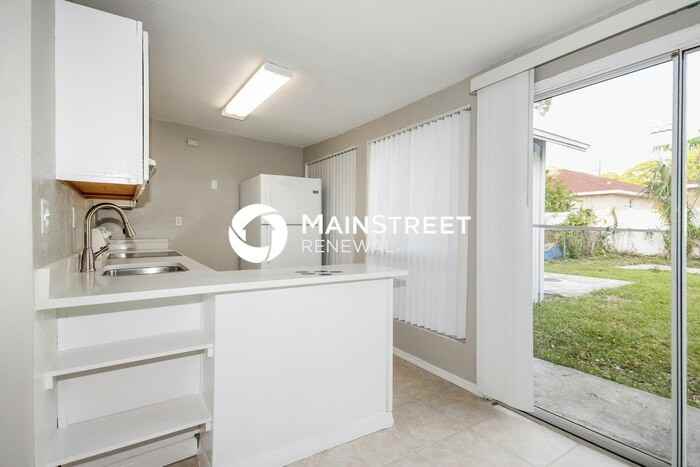 6813 North Clearview Avenue - Photo 7 of 16