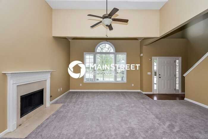 3260 Franklin St - Photo 4 of 17