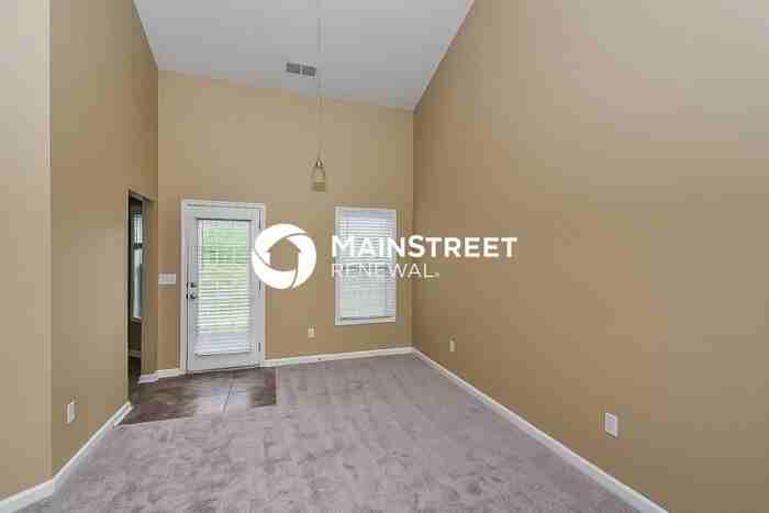 3260 Franklin St - Photo 5 of 17