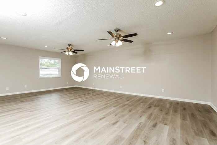 690 Wells St - Photo 2 of 16