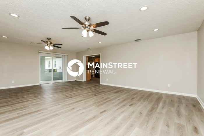 690 Wells St - Photo 3 of 16