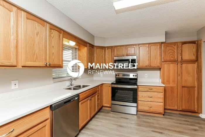 690 Wells St - Photo 6 of 16