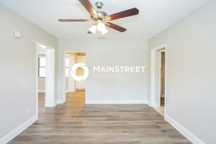 832 Bethune Dr - Photo 3 of 15