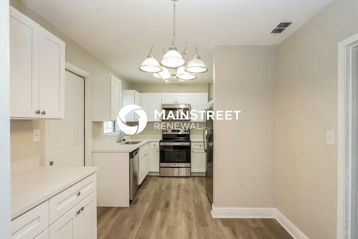 832 Bethune Dr - Photo 4 of 15