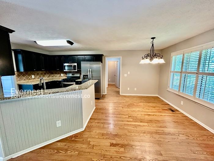 715 Welford Road - Photo 5 of 37